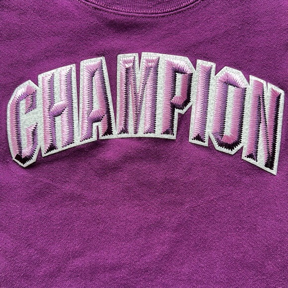 Champion 🔥 Reverse Weave Crew Embroidered Sweatshirt Crewneck Purple Sz S - Picture 2 of 7
